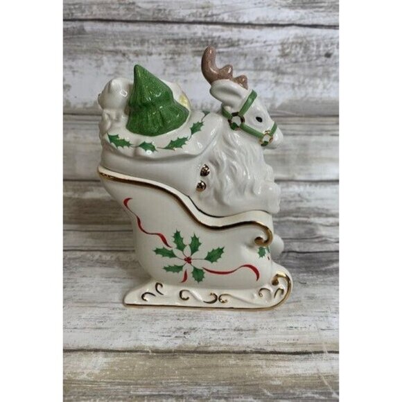 Vintage 2003 Lenox Holiday Reindeer & Sleigh Stackable Salt and Pepper Shakers - Picture 5 of 9